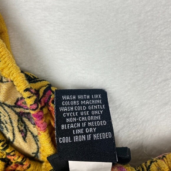 Torrid Blouse Womens Size 3 Yellow Floral Tropical Lightweight Sleeveless Top - Picture 7 of 7